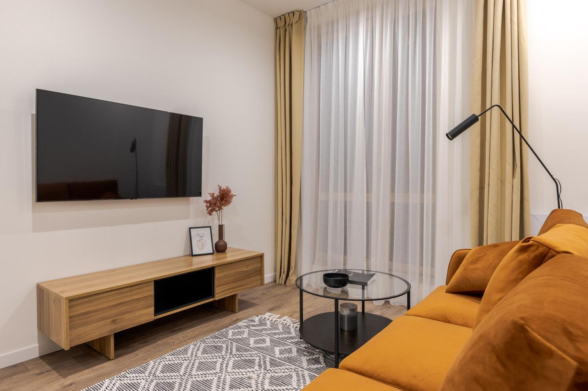 Apartament Forum *